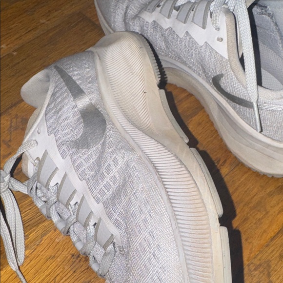 Nike Women's Athletic Shoes - Light Gray - Picture 3 of 5